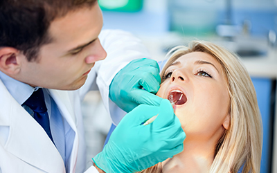 woman visiting the dentist